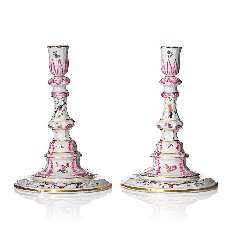 Ljusstakar, ett par, porslin. Meissen, Marcolinis period, omkring år 1800.
