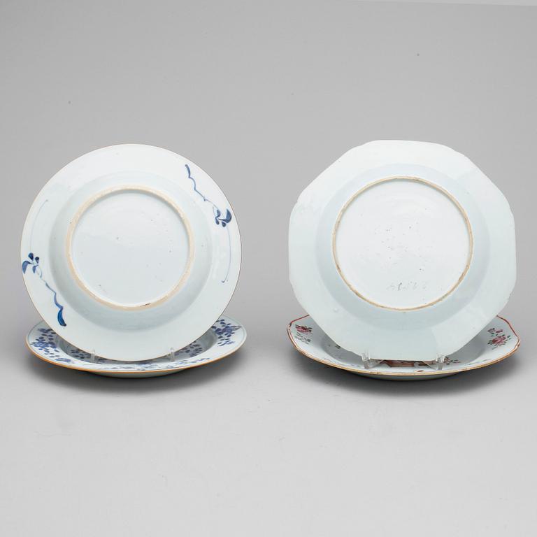 TALLRIKAR, 2+2 stycken, porslin, Kina, Kangxi respektive Qianlong, 1700-tal.