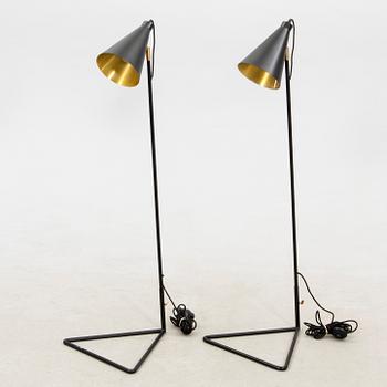 Floor lamps, a pair of modern manufacture.