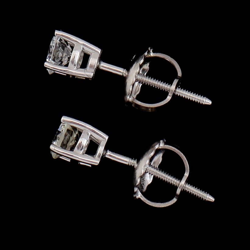 ÖRHÄNGEN, 1 par, 14 k vitguld, briljantslipade diamanter tot ca 0.33 ct. Vikt ca 0,7 g.