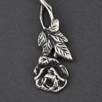 Tårtbestick, tårtgafflar, skedar mm, modell ”Rosen”, 33 delar, silver, GEWE, Malmö, 1960/70-tal.