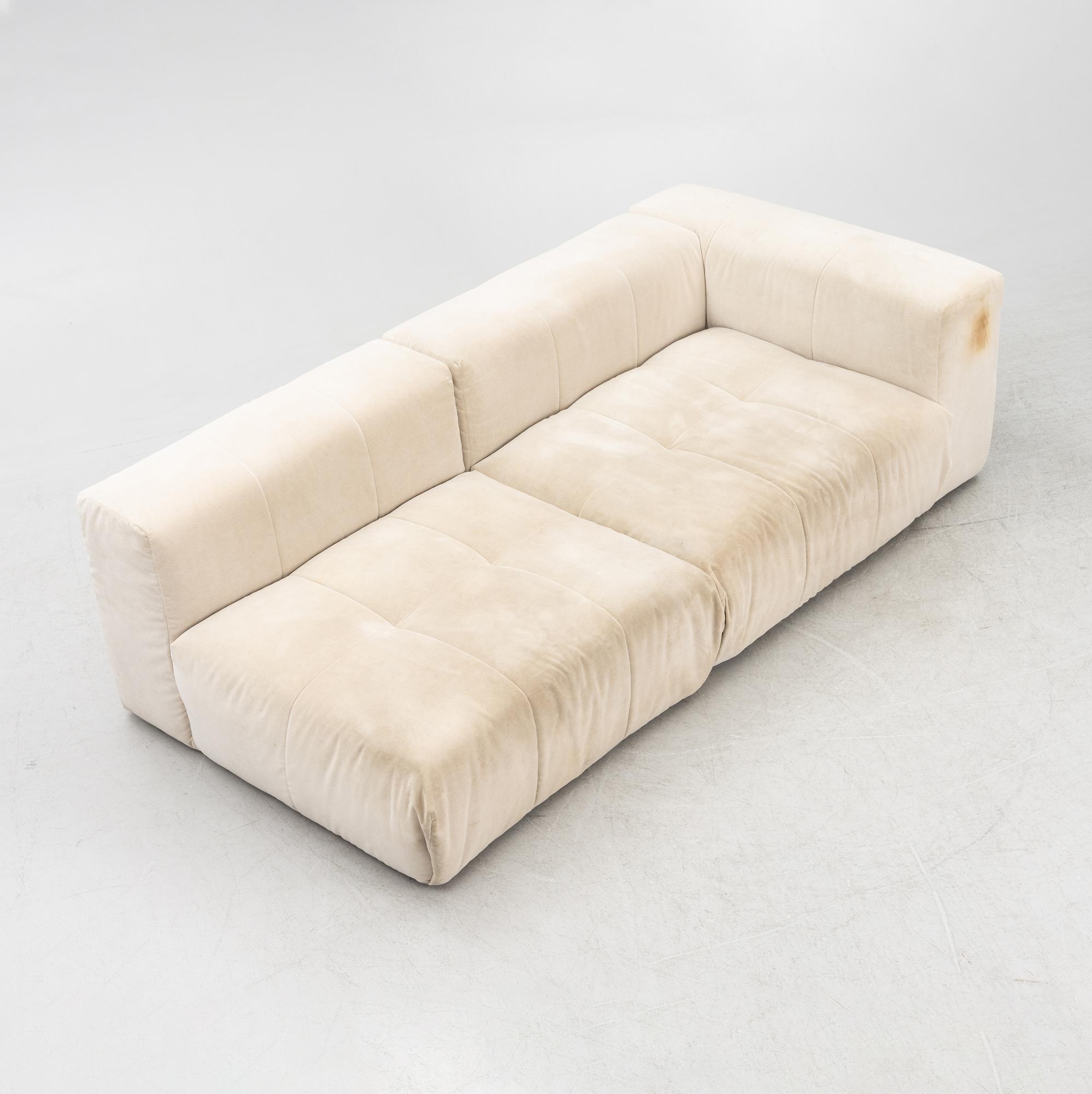 A modular "Rosso" sofa, Layered.