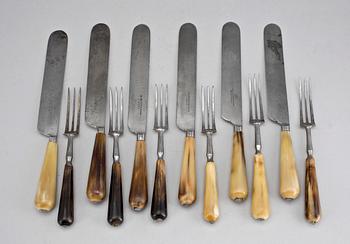 BESTICK, 12 st, horn och stål, England, omkring 1800.