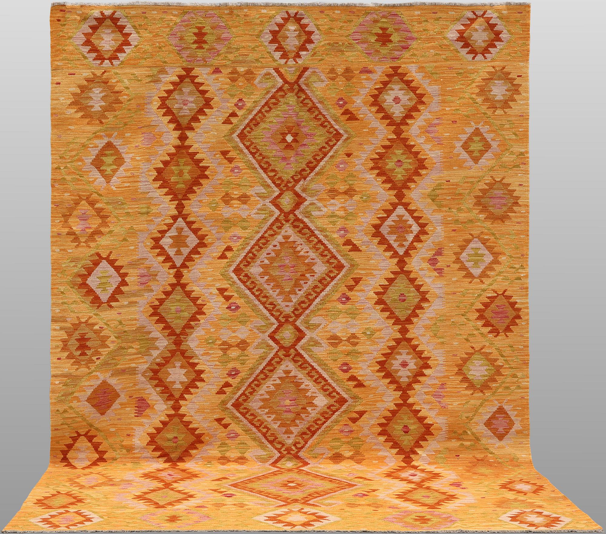 A Kelim carpet, 295 x 201 cm.