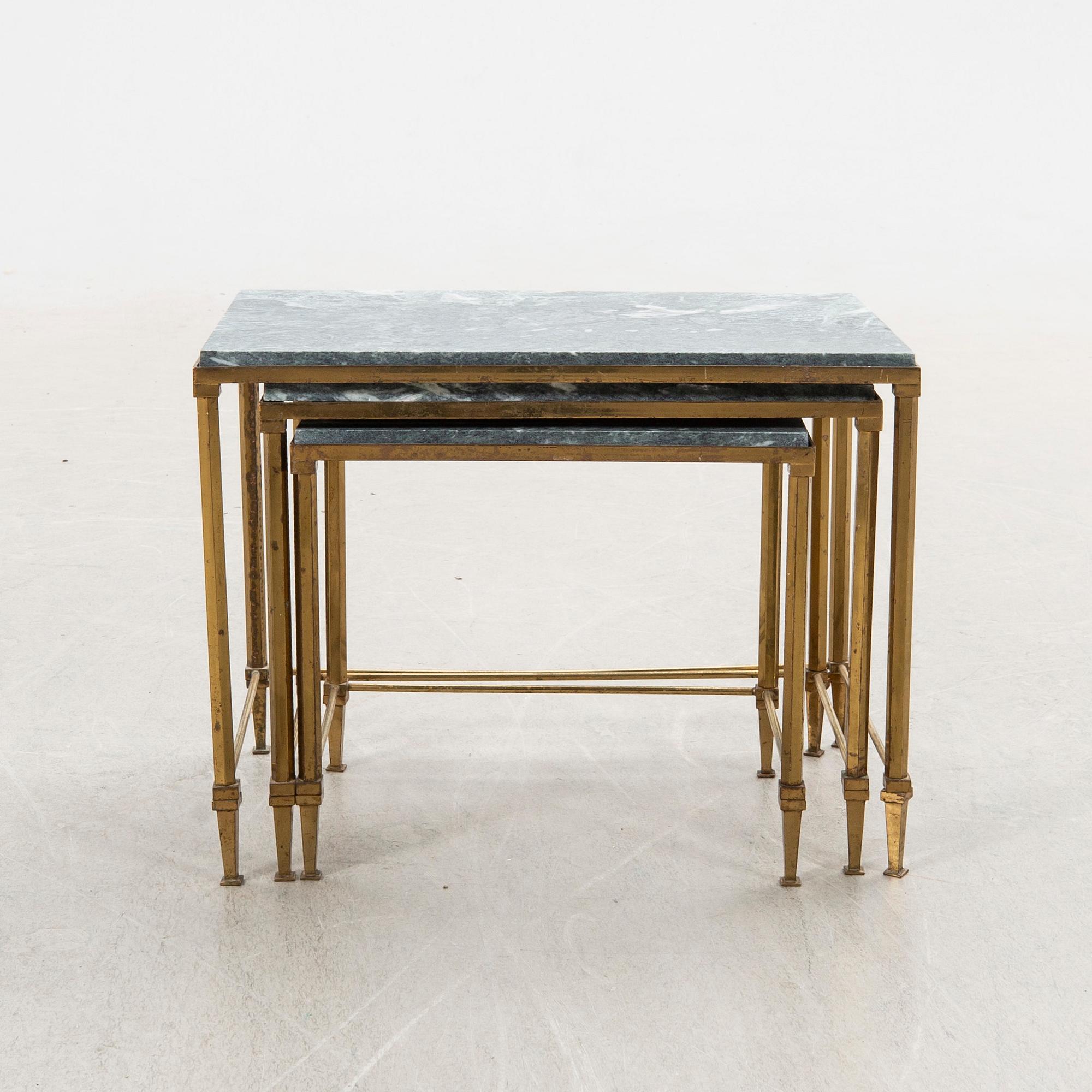 Tea table, 3 dlr, mid-20th century.
