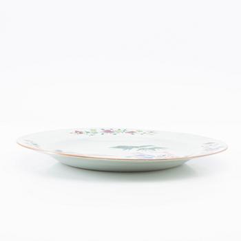 A famille rose dish, Qing dynasty, Qianlong (1736-95).