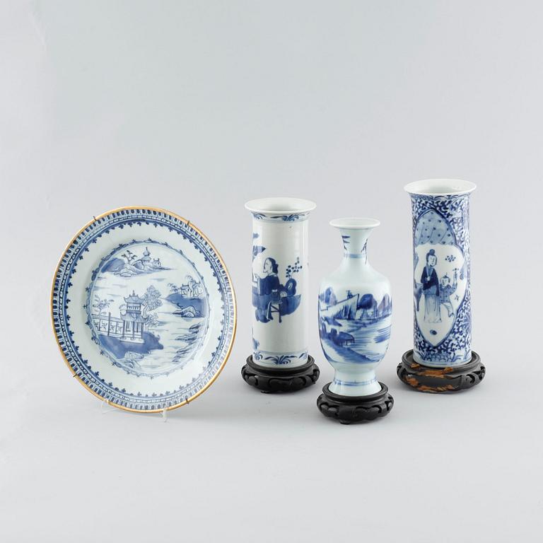Four pieces of chinese porcelain, 18th and 19th/early 20th century.