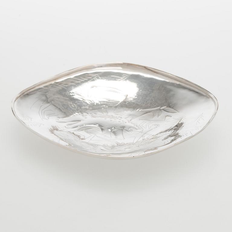 Tapio Wirkkala, Fat, silver, "Björnjakt", Tillander, Helsingfors 1951.