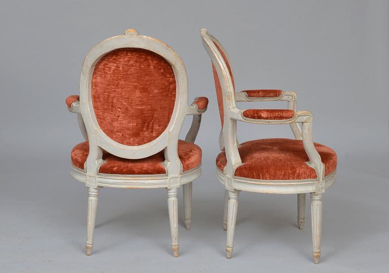 A PAIR OF ARMCHAIRS.