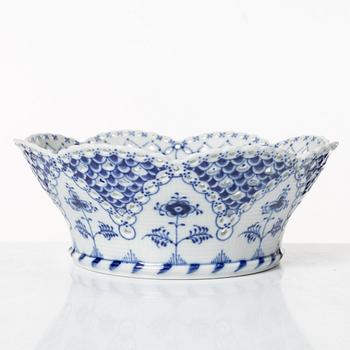 Royal Copenhagen, gallipot, "Musselmalet", Denmark, 1985-91.
