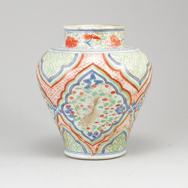 A wucai Transitional jar, 17th Century.