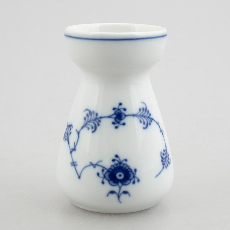 Three small jugs/creamers, a pair of small vases and two salt cellars, "Blue Fluted"/"Musselmalet", Royal Copenhagen.