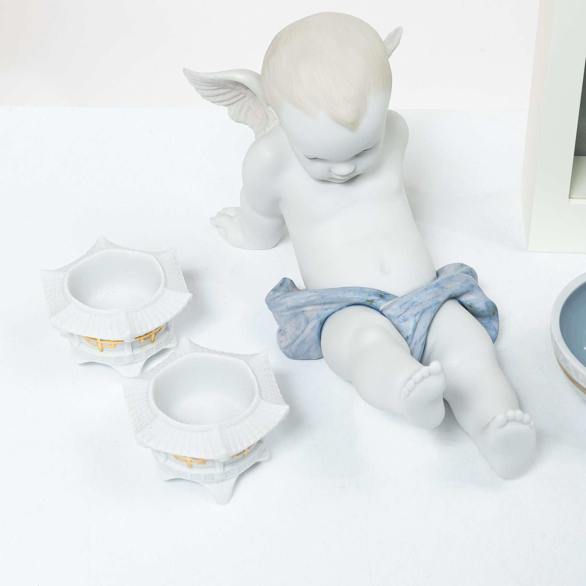 Lladró, a collection of figurines etc. Including "Romantic doves - wall art", "Sitting in heaven", "Our lady of Lourdes".