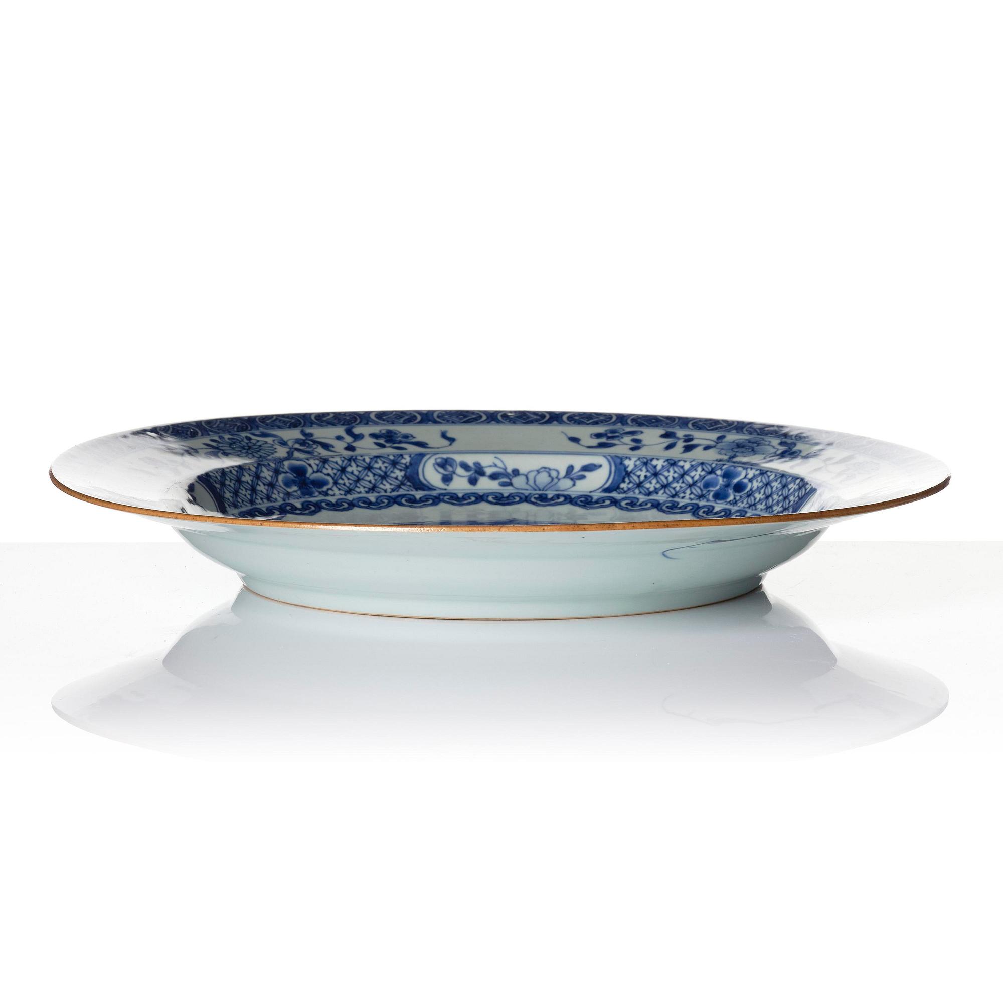 A large blue and white serving dish, Qing dynasty, Yongzheng (1723-35),
