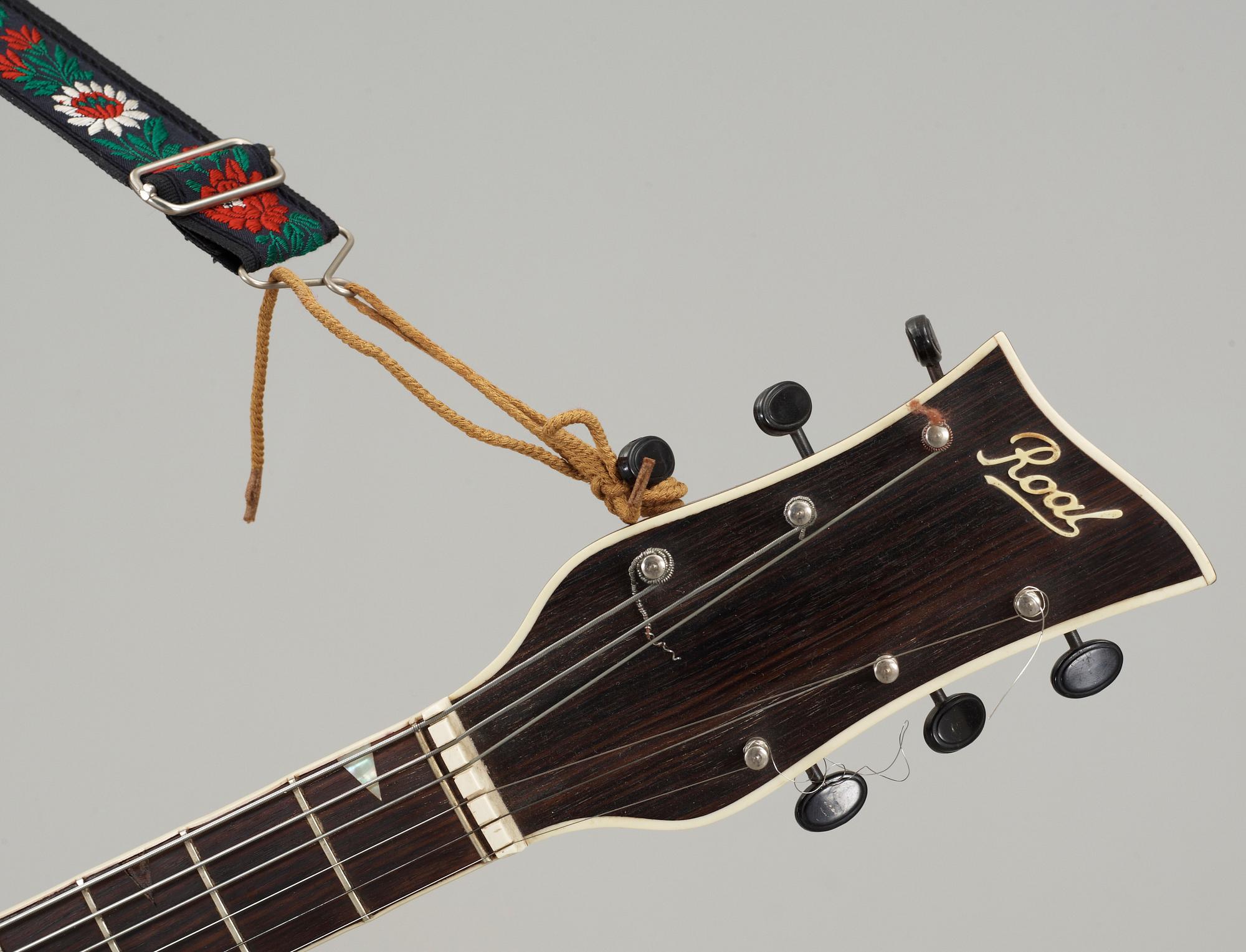 GITARR, Roal, 1900-tal.