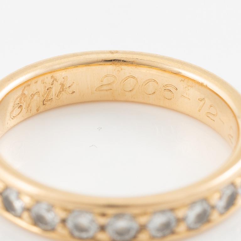 Ring, half eternity, gold with brilliant-cut diamonds.
