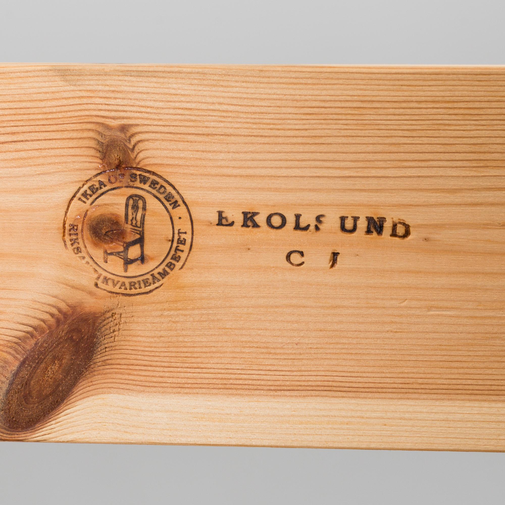 A 'Ekolsund' shelf by IKEA.