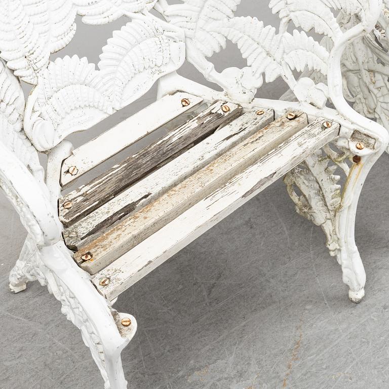 Trädgårdsbord samt två trädgårdsstolar, Melins, Anderstorp, sent 1900-tal.