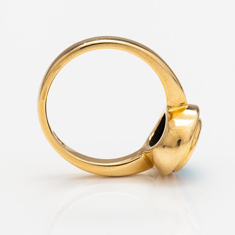 Ring, 18K guld och svart opal ca 1.35 ct.