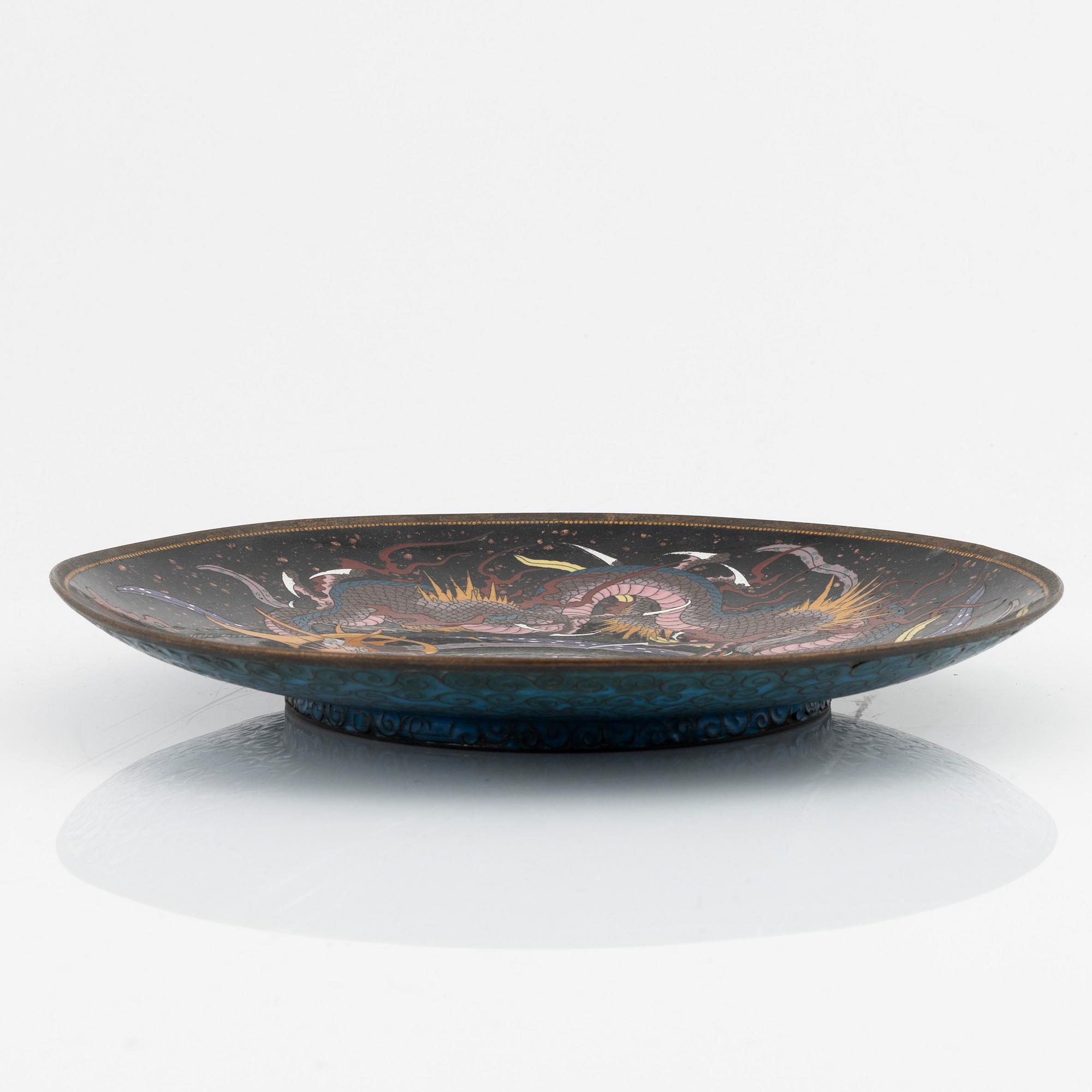 A cloisonné dish, Japan, 20th century.