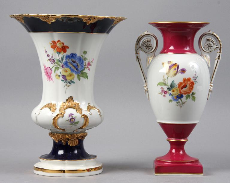 VASER. 2 st, porslin, Meissen, 1900-tal.