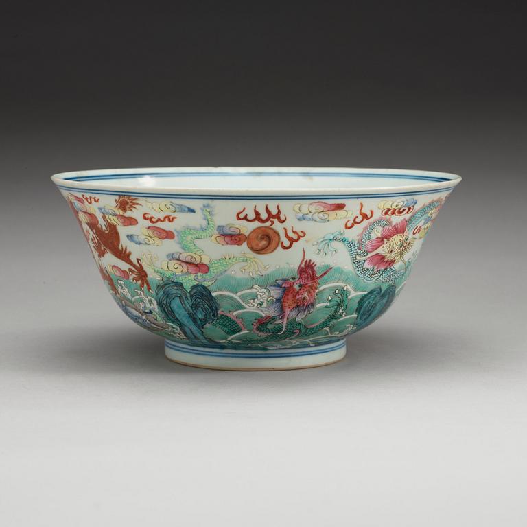 A famille rose bowl, presumably late Qing dynasty.