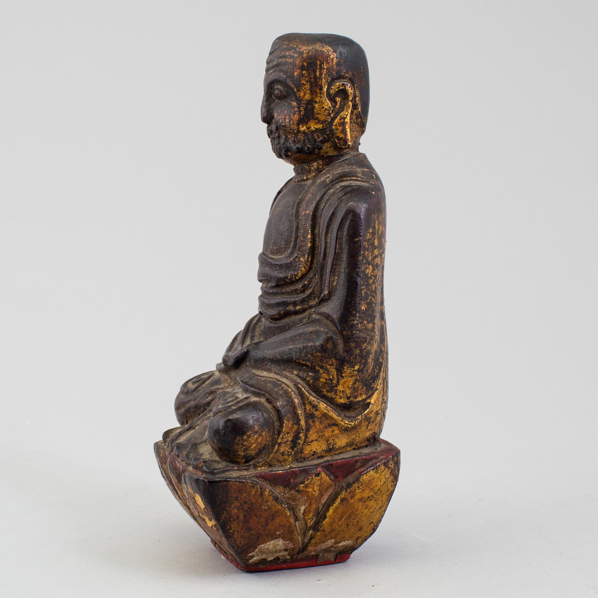 A wooden Japanese sculpture of a deity, 19th Century.