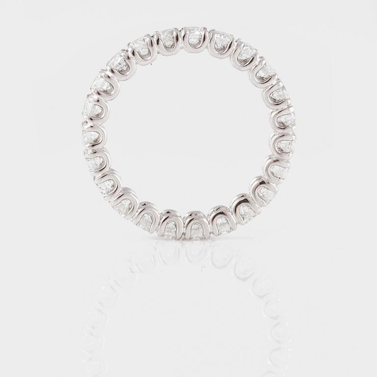 RING, sk eternityring, med briljantslipade diamanter, ca 2.00 ct.