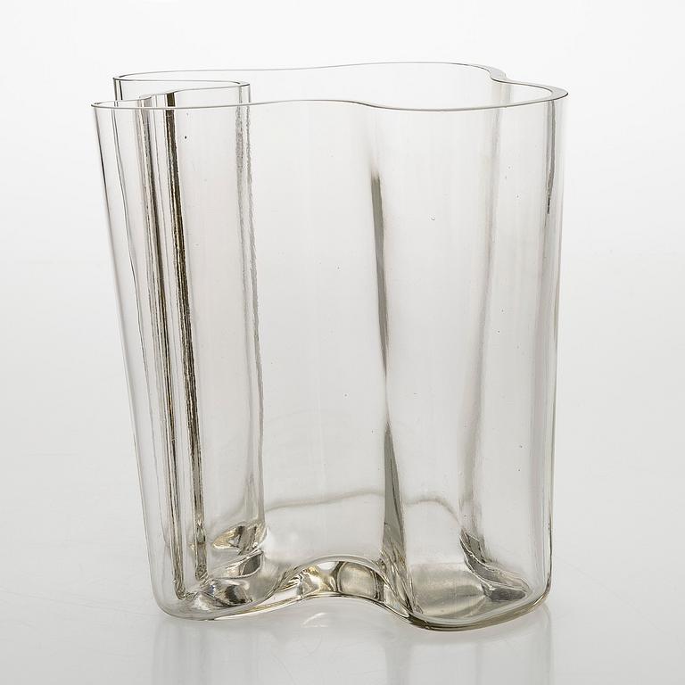 Alvar Aalto, maljakko, malli 3031, signeerattu Alvar Aalto - 3031 korkeus 20 cm.