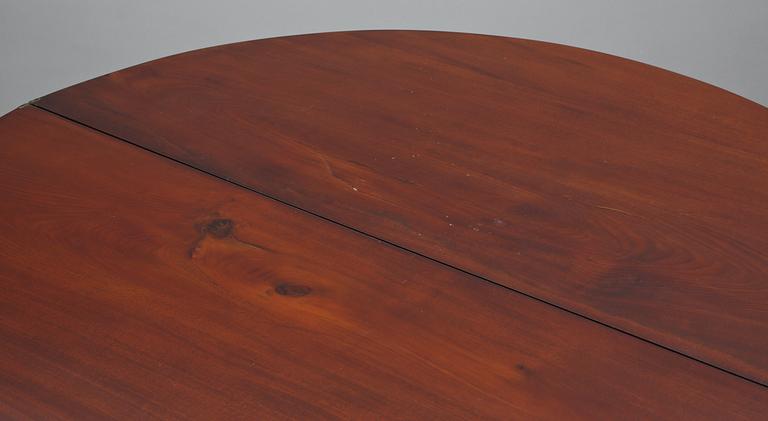 SPELBORD, sengustavianskt, omkring sekelskiftet 1800.