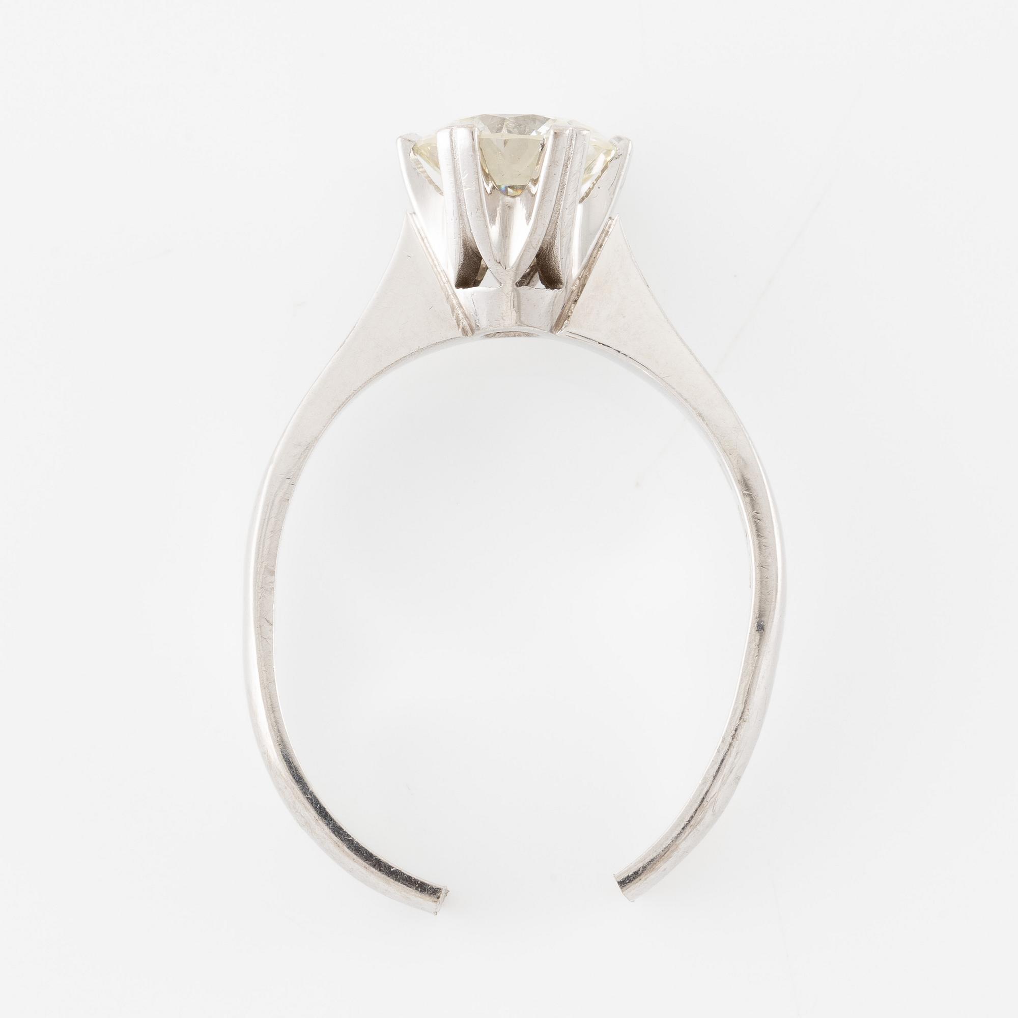 Ring, 18K white gold set with a brilliant-cut diamond, 1.62 ct according to the engraving.