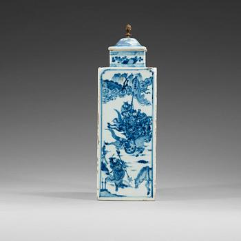 1722. A blue and white vase with cover, Qing dynasty, early 18th Century.