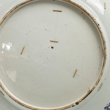 A group of three large Chinese blue and white porcelain dishes, Qing dynasty, Kangxi (1662-1722).