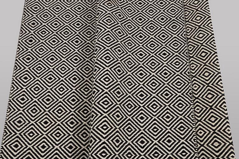 Matta, Kasthall, "Gåsöga", ca 295 x 152 cm.