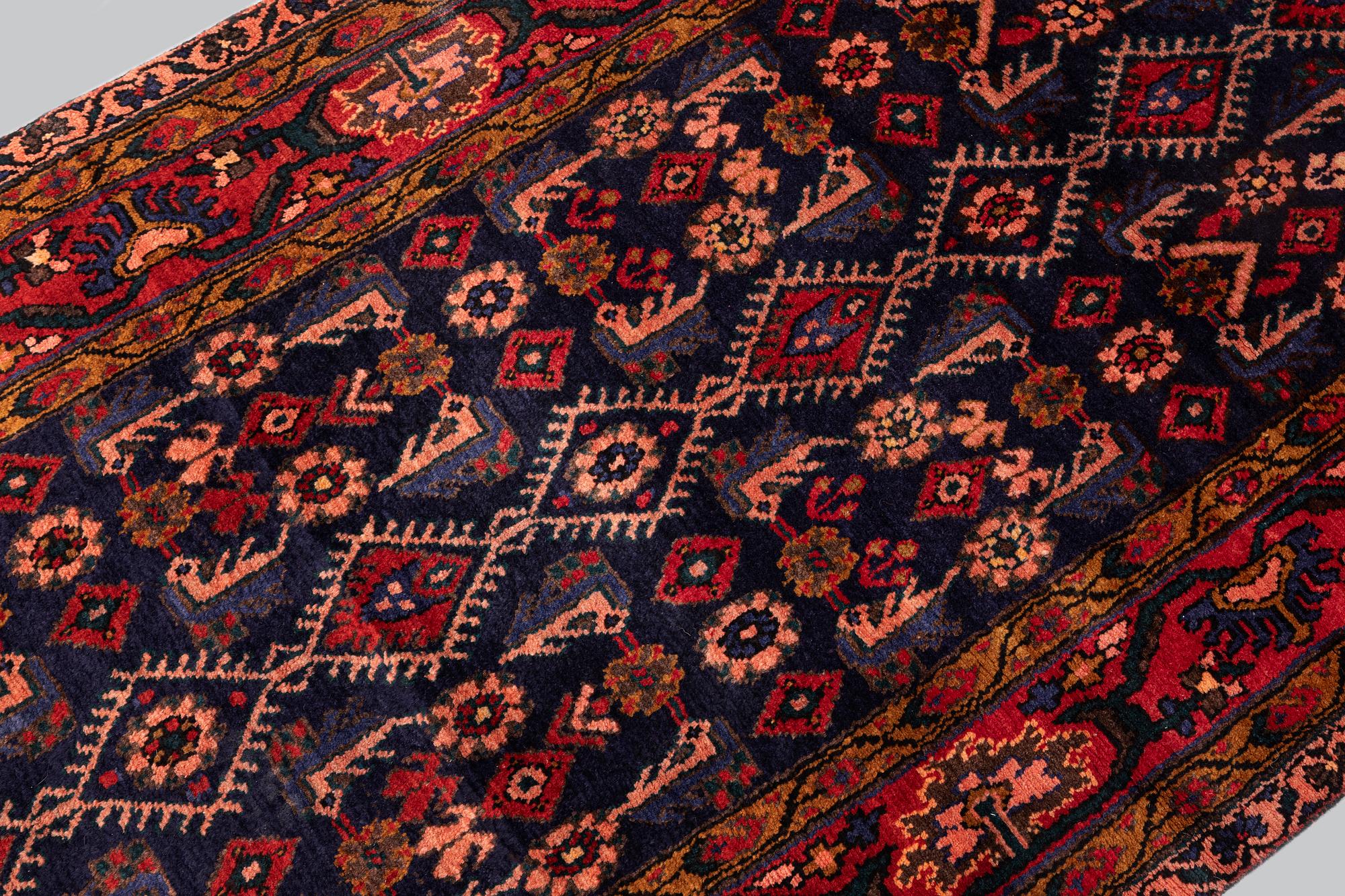 A Hamadan runner, approx. 540 x 110 cm.