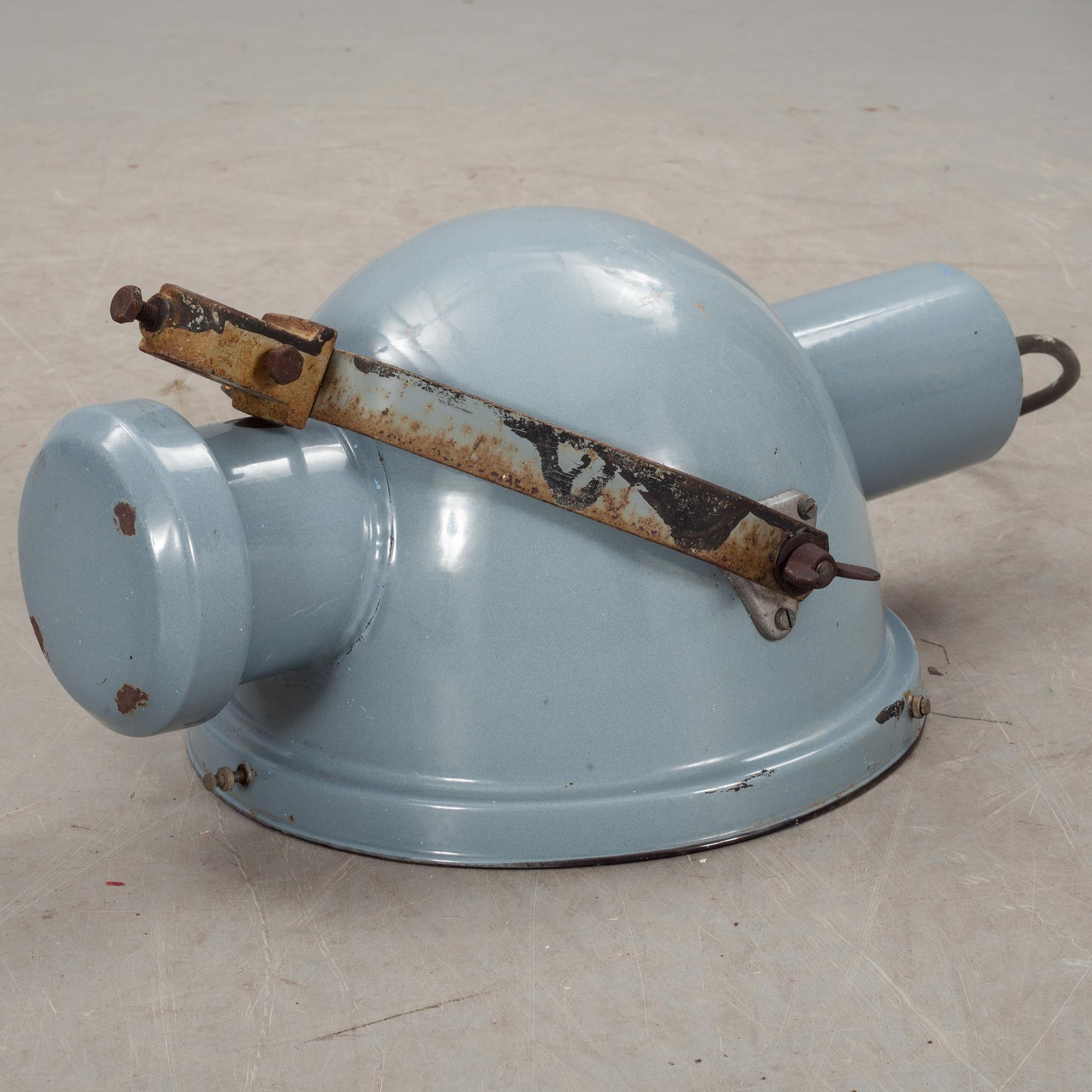 INDUSTRILAMPOR, 2 st, 1900-talets andra hälft.