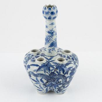 A blue and white porcelain tulip vase, China, late Qing dynasty.