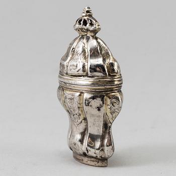 A silver snuff bottle, possibly Denmark, 1700/1800.