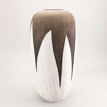 Anna-Lisa Thomson, a papriak vase from Uppsala Ekeby mid 1900s.