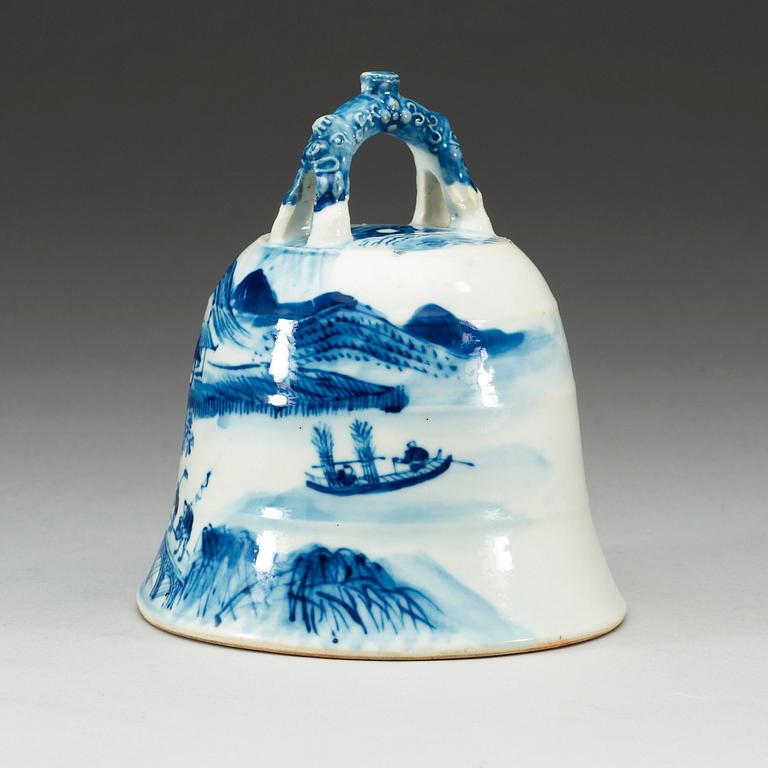 A unusual blue and white bell, late Qing dynasty.
