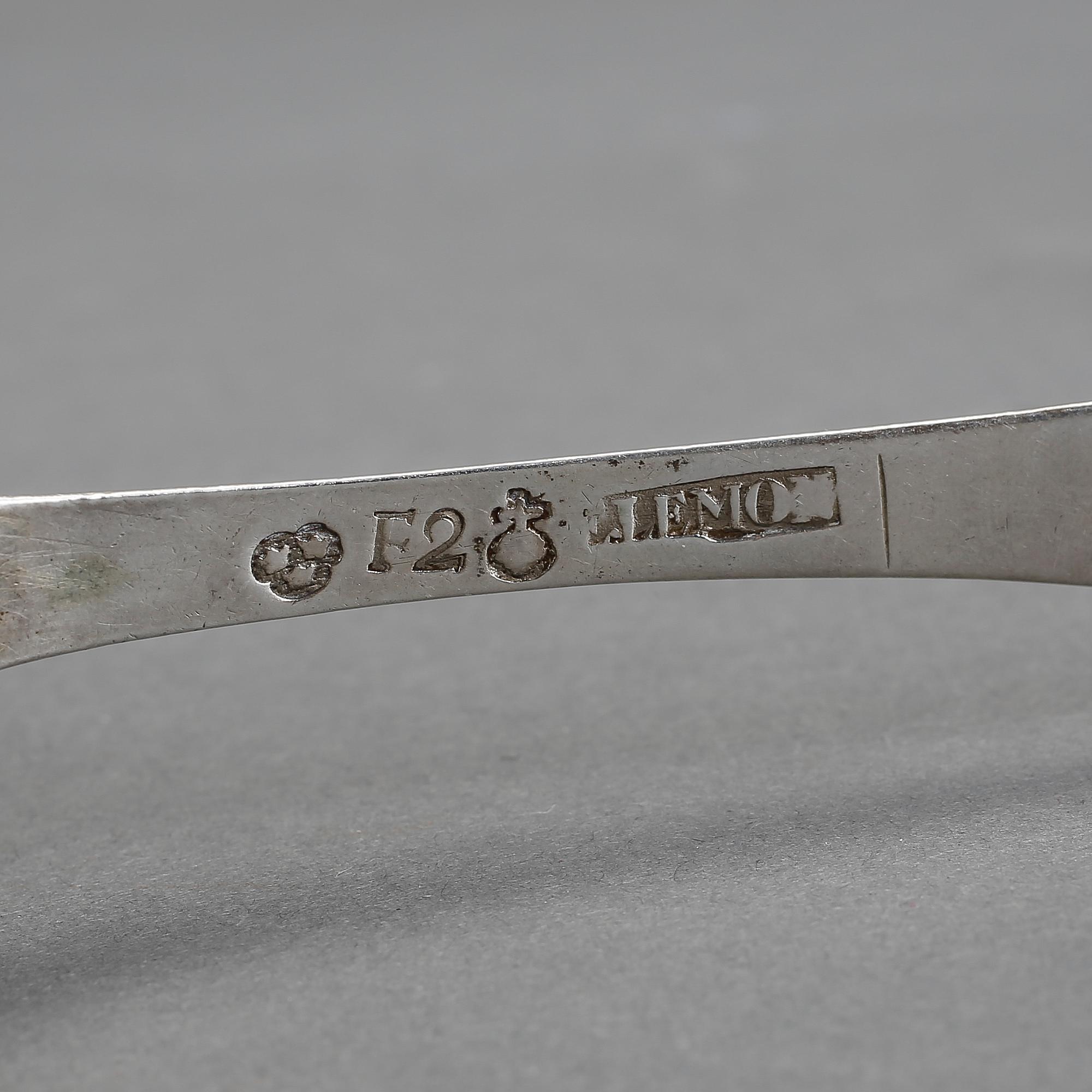 SKEDAR 6 st, silver, modell fiolskaft, olika mästare, bla Olof Ytraeus, Uppsala, 1793. Vikt ca 239g.