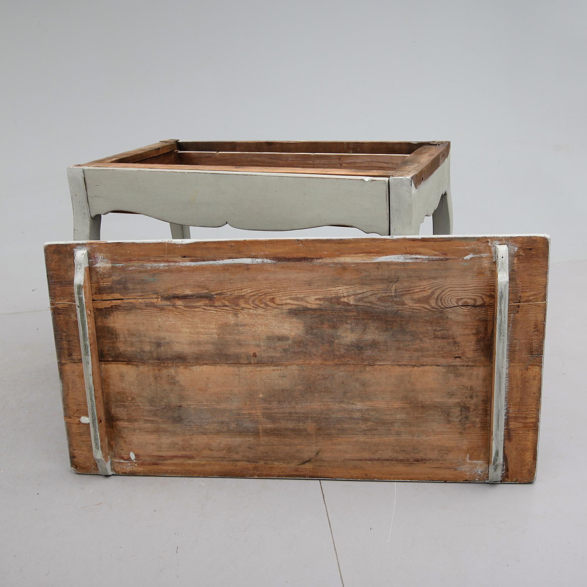 SKRIVBORD, rokokostil, 1800-talets första hälft.
