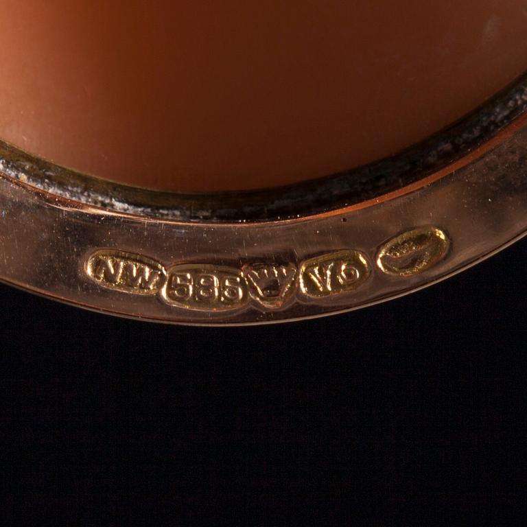 KAMÉBROSCH / HÄNGE. Infattning 14K guld. Westerback 1950. Vikt ca 17,6 g.