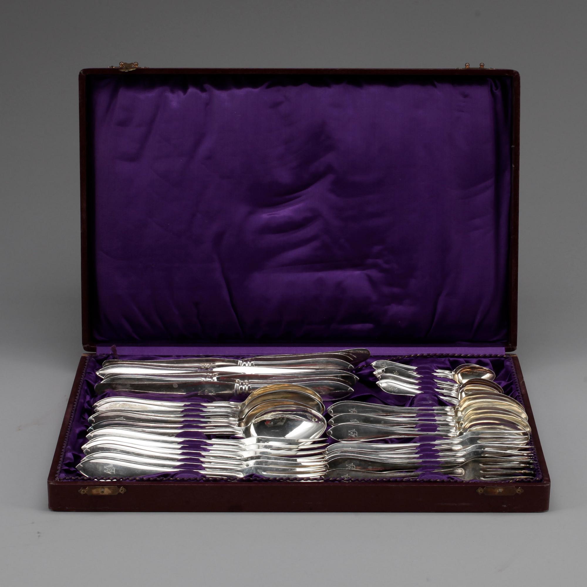 BESTICKSERVIS, 36 delar, silver, "Svensk spets", GAB, Stockholm, bl.a. 1924, vikt exklusive knivar ca 1230 gram.
