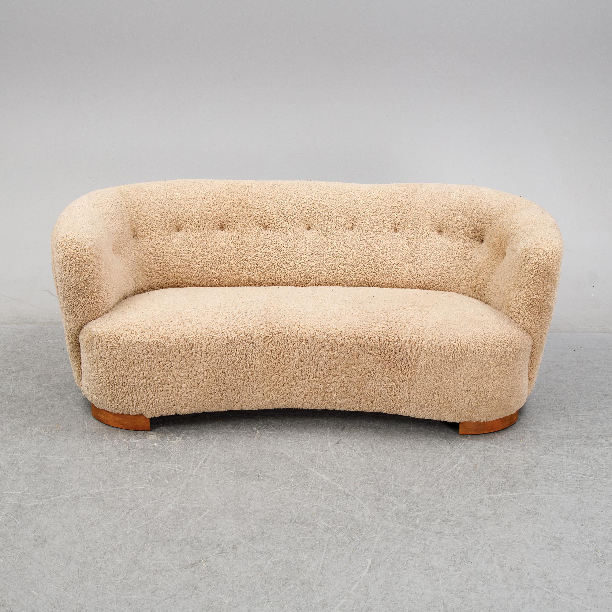 Soffa, klädd i fårskinn, Dansk formgivare, 1940-tal.