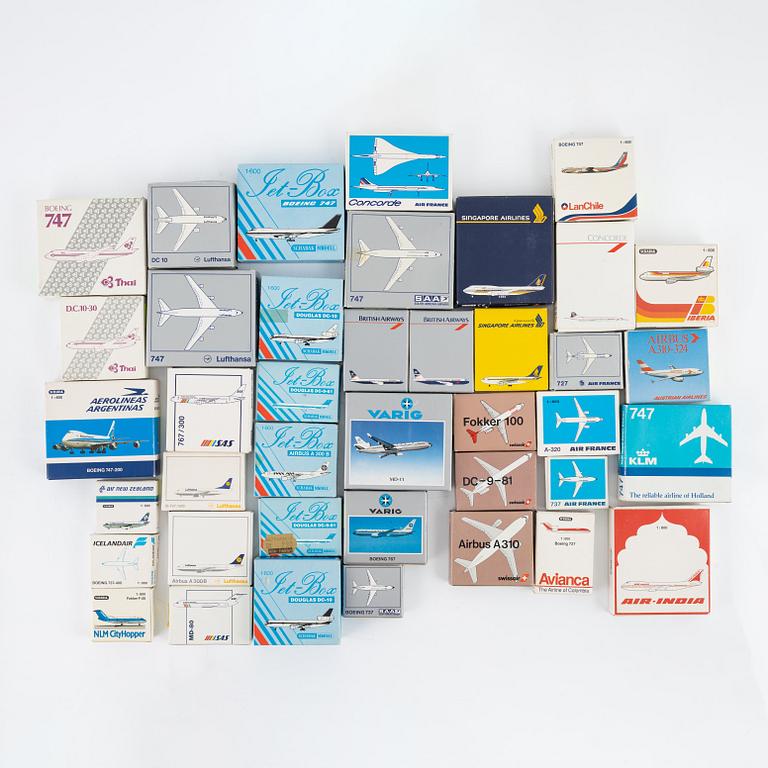 Samling modell flygplan, 39 stycken från olika flygbolag, 1970-tal.