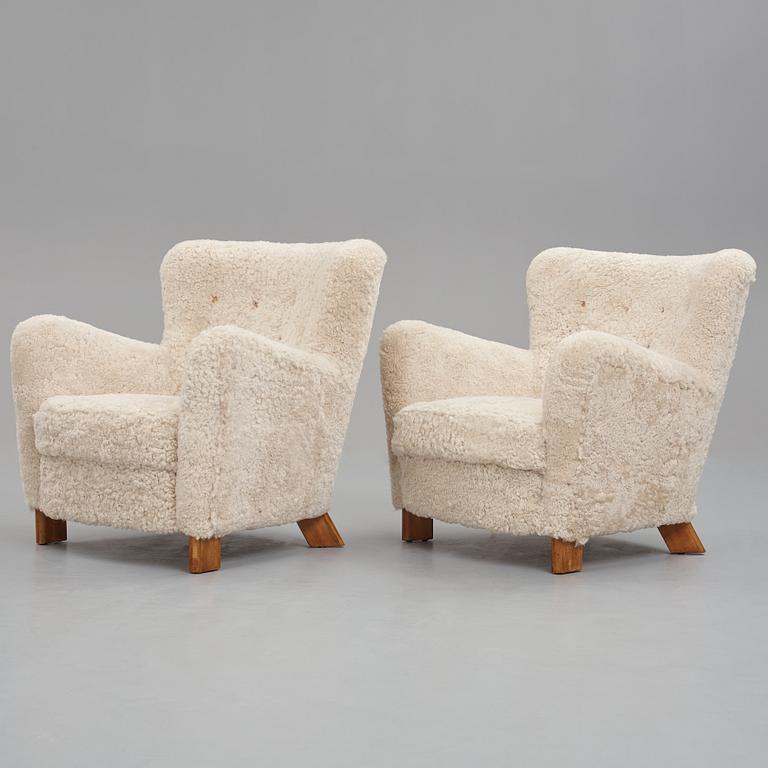 FRITZ HANSEN, a pair of easy cahir , model "1669".