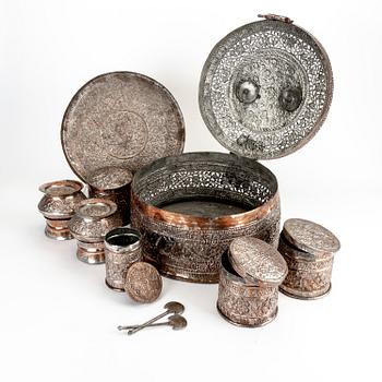 Betelask, försilvrad koppar, Indien, 1900-tal.