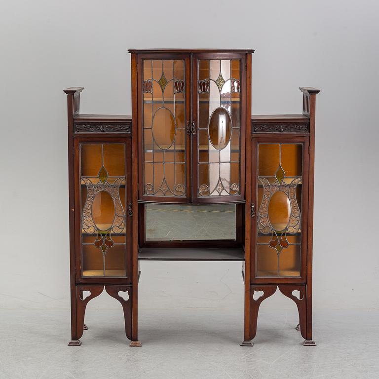 An art noveau vitrine cabinet, early 20th Century.