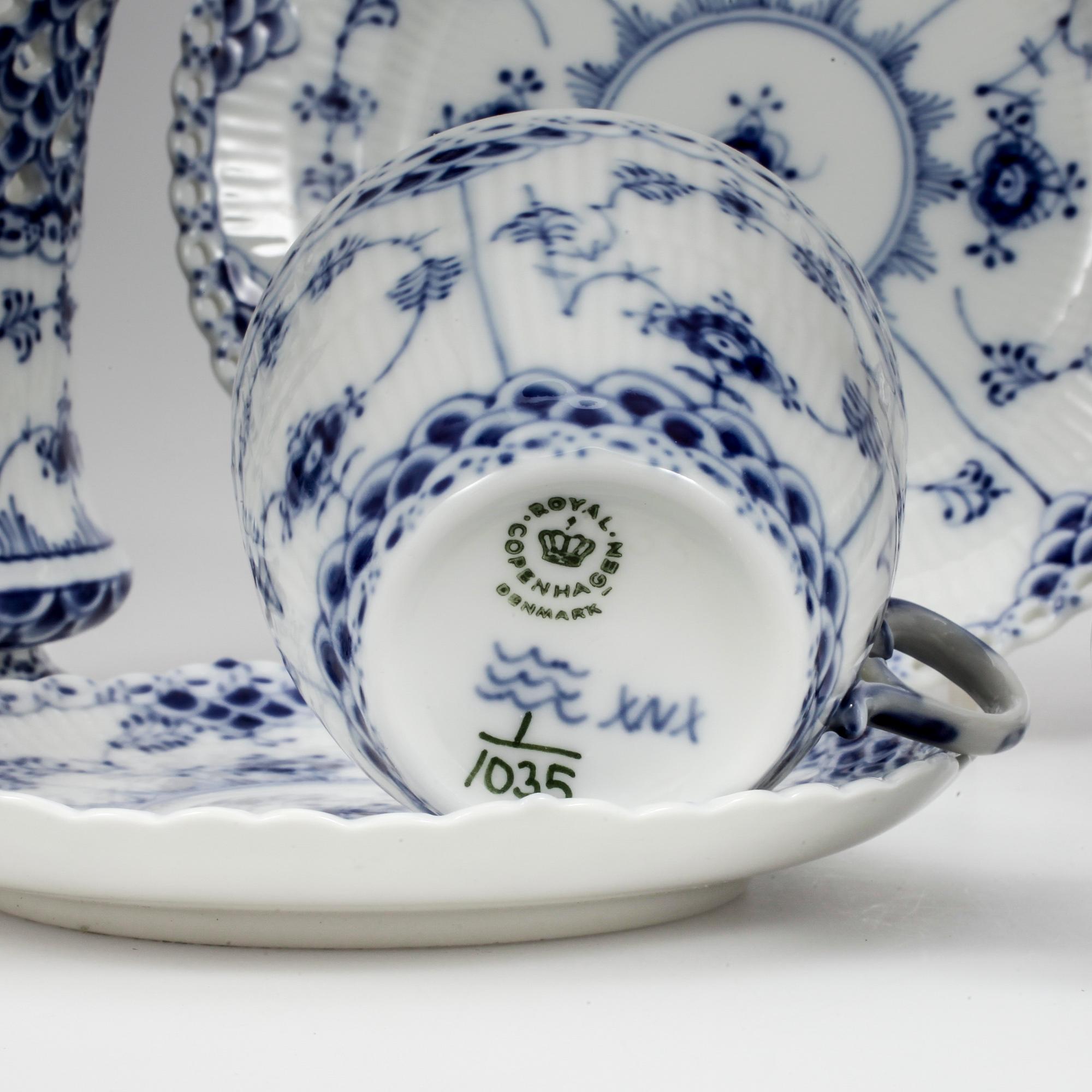 KAFFESERVIS, 27 delar, porslin, "Musselmalet", Royal Copenhagen.